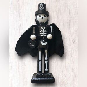 : : SKELETON SOLDIER : Unique Halloween decor : :